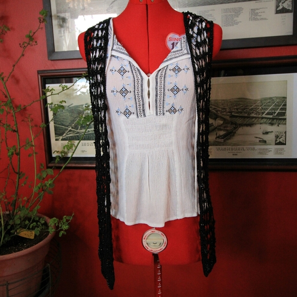 Black Open-Knit Vest - Picture 6 of 7